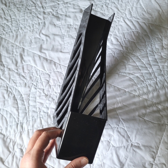 3/$15 ๐ธ 2.25" Magazine Rack - Picture 4 of 5